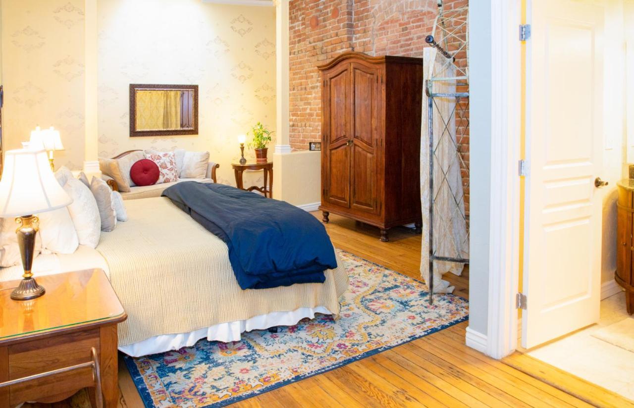 Letson Loft Hotel 비스비 객실 사진